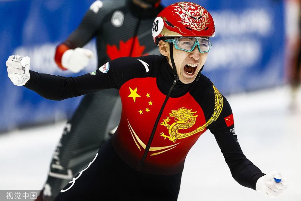 他将与滕哈赫及其教练团队在训练场进行交流。